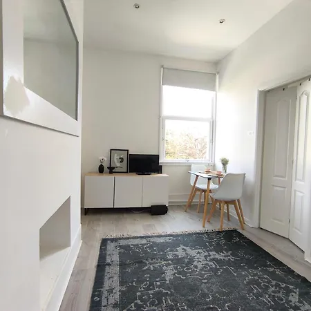 Bright Chiswick Apartment - Great Location London Exterior photo