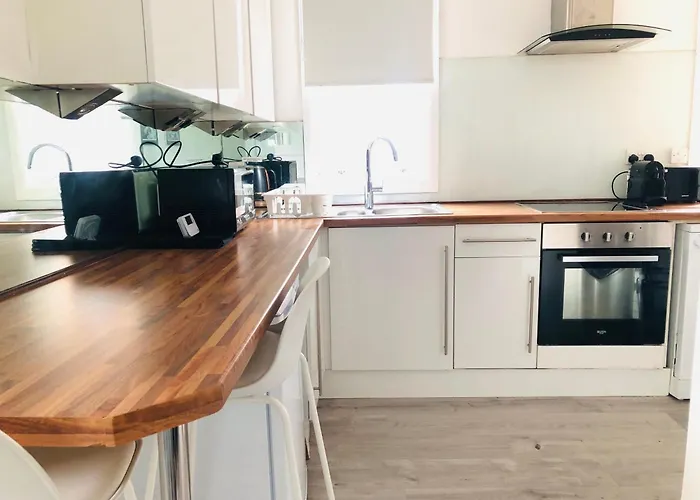 Bright Chiswick Apartment - Great Location