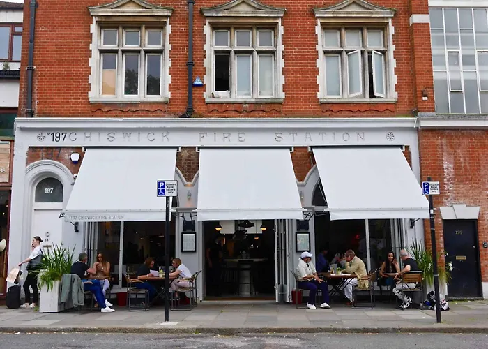 Bright Chiswick Apartment - Great Location