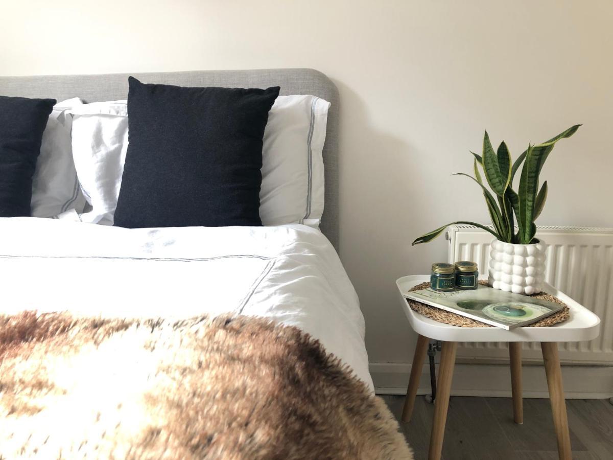 Bright Chiswick - Great Location Apartment *