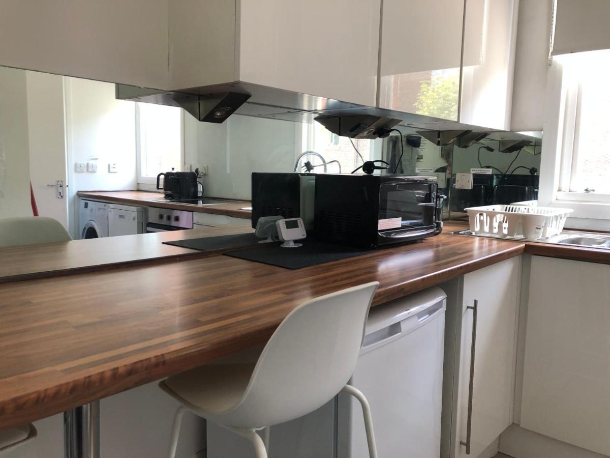 Bright Chiswick - Great Location Apartment London