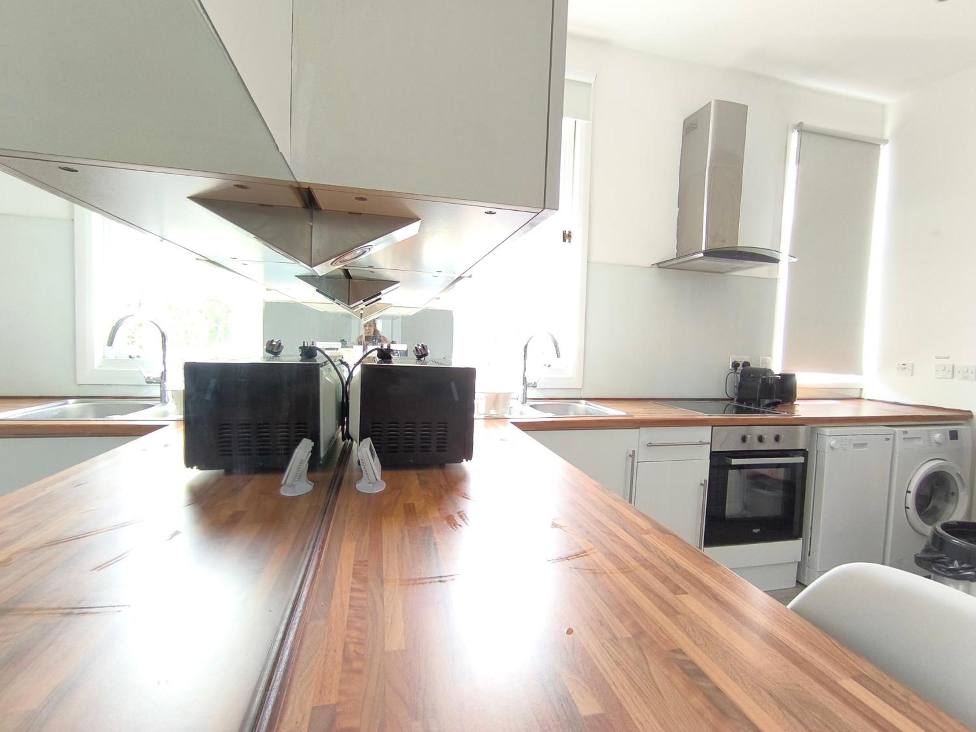 Bright Chiswick - Great Location Apartment London